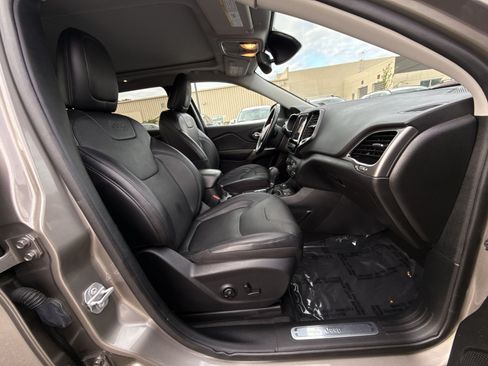 Used 2021 Jeep Cherokee Limited AWD/4WD image 28