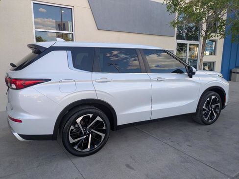 Used 2023 Mitsubishi Outlander SE FWD image 6