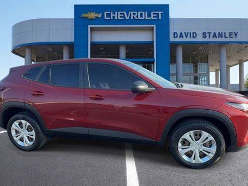 Used 2024 Chevrolet Trax LS FWD image 9
