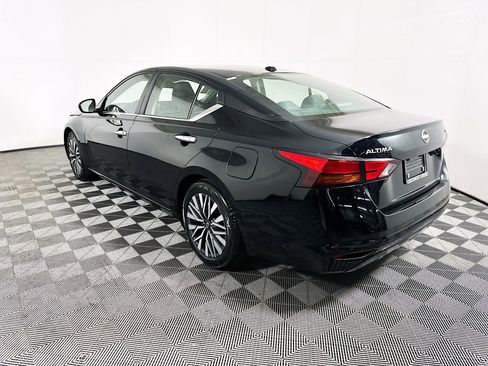 Used 2024 Nissan Altima 2.5 SV FWD image 5
