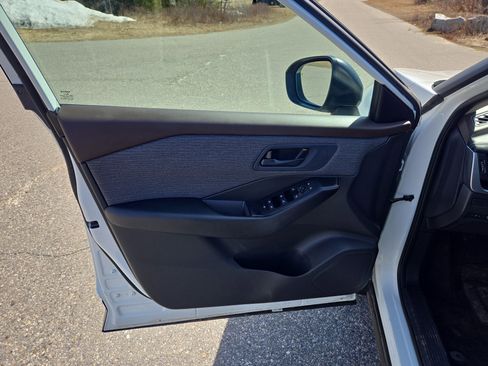 Used 2023 Nissan Rogue S image 15