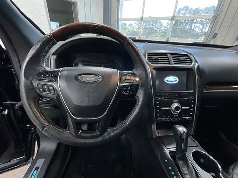 Used 2018 Ford Explorer Platinum AWD/4WD image 14