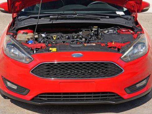 Used 2016 Ford Focus SE w/ Equipment Group 201A FWD image 7