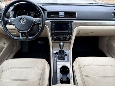 Used 2018 Volkswagen Passat 2.0T SE image 3