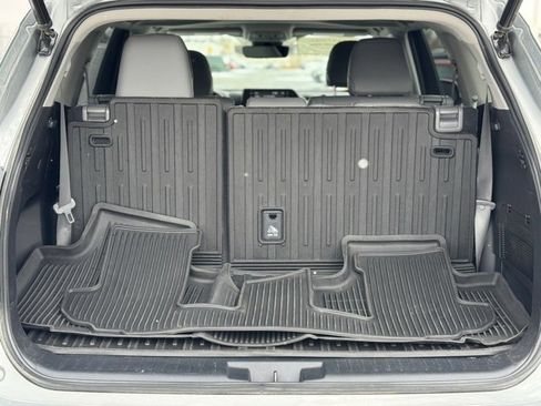 Certified 2022 Toyota Highlander XLE image 44