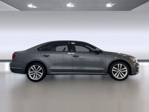Used 2019 Volkswagen Passat 2.0T Wolfsburg image 8
