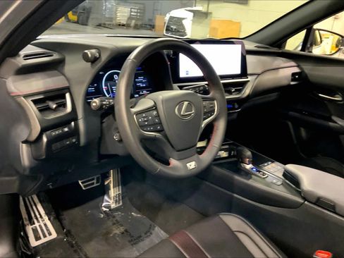 Certified 2025 Lexus UX 300h F SPORT Handling image 18