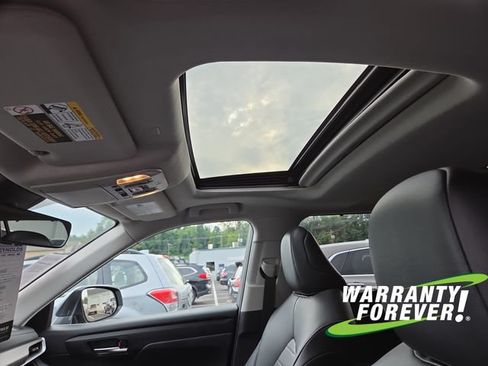 Used 2021 Toyota Highlander XLE AWD/4WD image 13