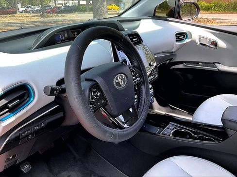 Used 2022 Toyota Prius XLE FWD image 14