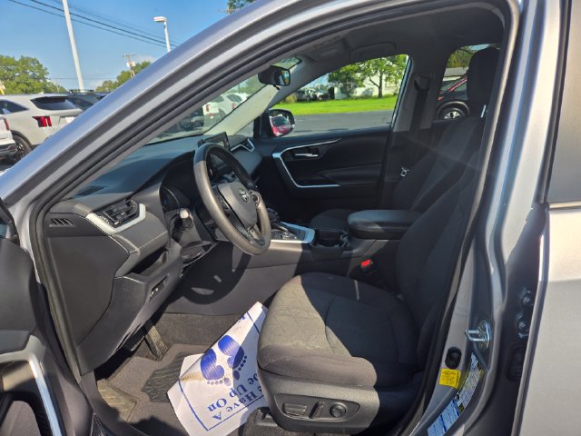 Used 2021 Toyota RAV4 XLE AWD/4WD image 6