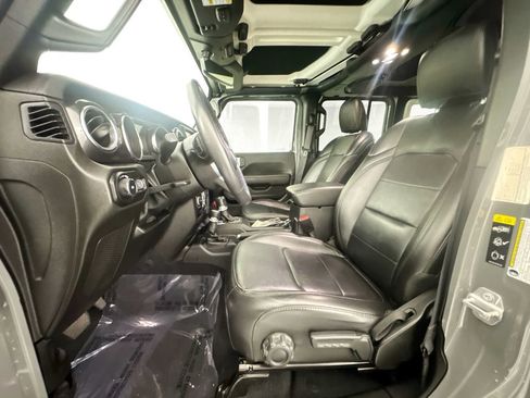 Used 2022 Jeep Wrangler Unlimited Sahara AWD/4WD image 18