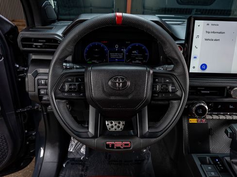 Used 2025 Toyota Tacoma TRD Pro AWD/4WD image 18