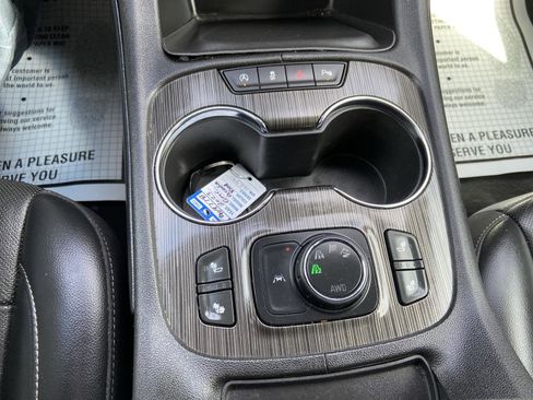 Used 2023 GMC Acadia SLT image 20