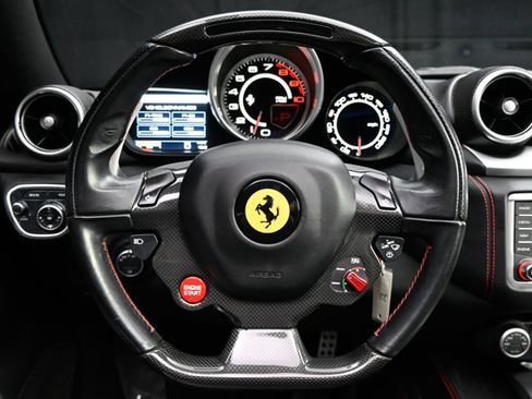 Used 2016 Ferrari California T image 75