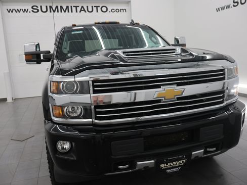 Used 2017 Chevrolet Silverado 2500 High Country w/ Duramax Plus Package AWD/4WD image 21