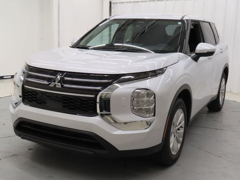 New 2026 Mitsubishi Outlander ES image 7