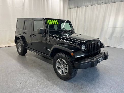 Used 2015 Jeep Wrangler Unlimited Rubicon w/ Dual Top Group AWD/4WD image 3