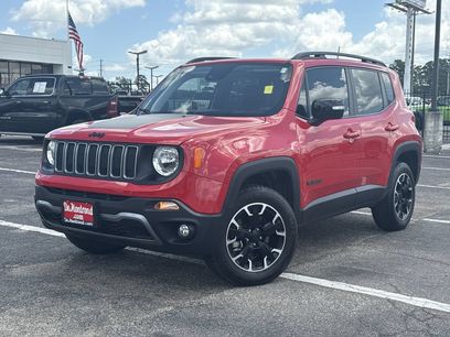 Used 2023 Jeep Renegade Latitude w/ Sun/Sound Group