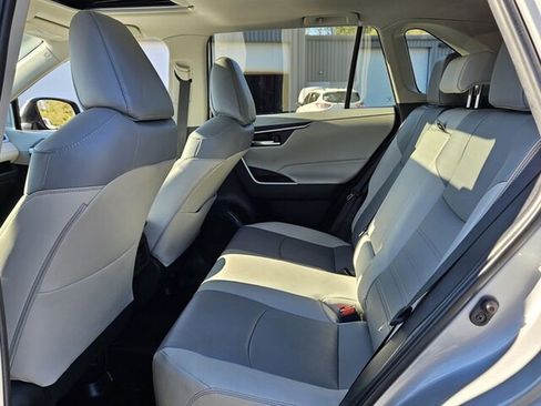 Used 2023 Toyota RAV4 XLE Premium image 7