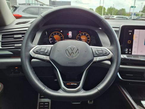 Used 2025 Volkswagen Atlas Peak Edition SE image 12