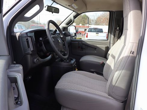 Used 2025 Chevrolet Express 3500 LS image 3