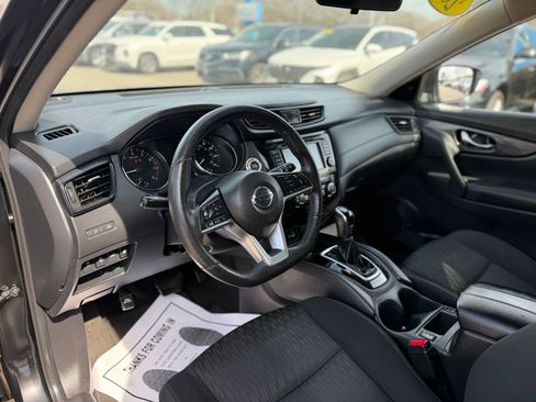 Used 2020 Nissan Rogue SV image 15