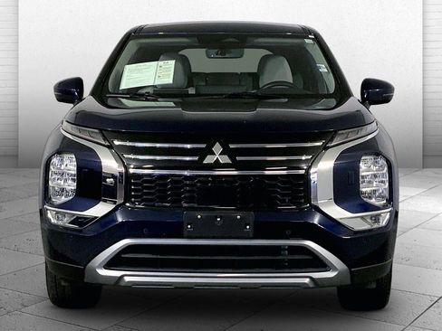 Used 2025 Mitsubishi Outlander SE image 2