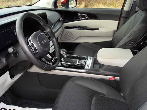 Used 2024 Kia Carnival SX image 28