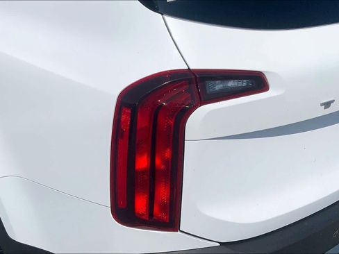 Used 2022 Kia Telluride S FWD image 28