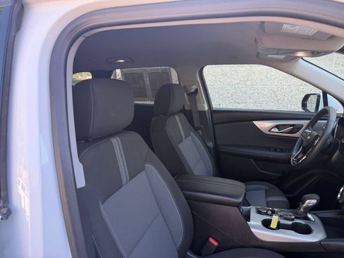Used 2025 Chevrolet Blazer LT FWD image 36