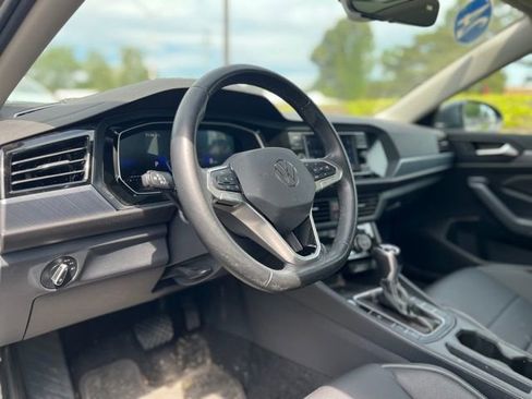 Used 2024 Volkswagen Jetta SE w/ Panoramic Sunroof Package FWD image 17