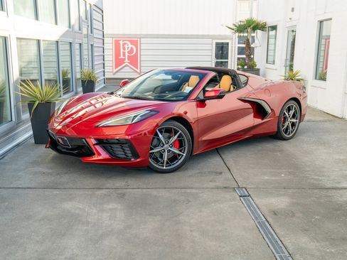 Used 2021 Chevrolet Corvette Stingray Premium Cpe w/ LPO, Roadside Safety Package RWD image 2