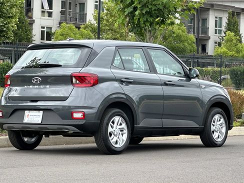 Used 2026 Hyundai Venue SE FWD image 3