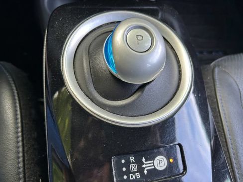 Used 2015 Nissan Leaf SL FWD image 20
