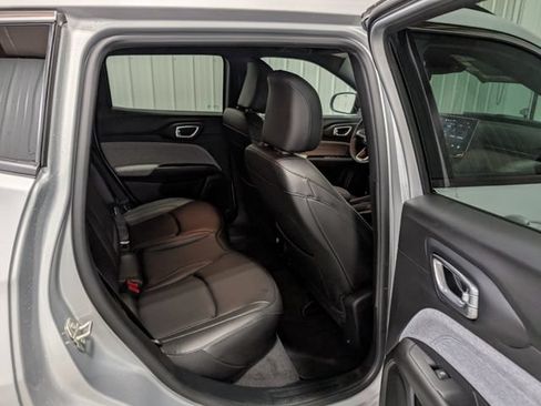 Used 2024 Jeep Compass Latitude AWD/4WD image 25