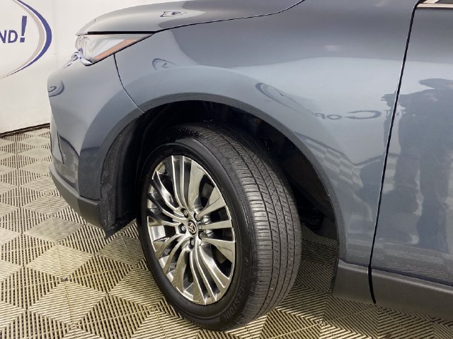 Used 2024 Toyota Venza XLE AWD/4WD image 23