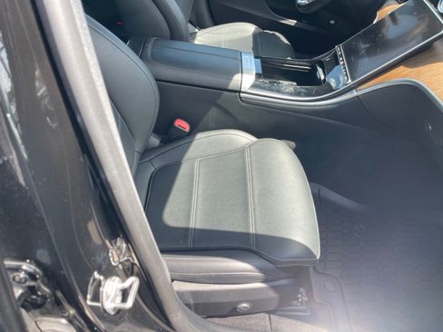 Used 2023 Mercedes-Benz C 300 Sedan w/ Pinnacle Trim Package image 18