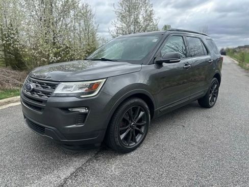 Used 2018 Ford Explorer XLT w/ Equipment Group 202A FWD image 1