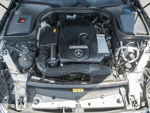 Used 2019 Mercedes-Benz GLC 300 4MATIC image 19