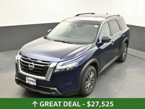Used 2025 Nissan Pathfinder SV FWD image 42