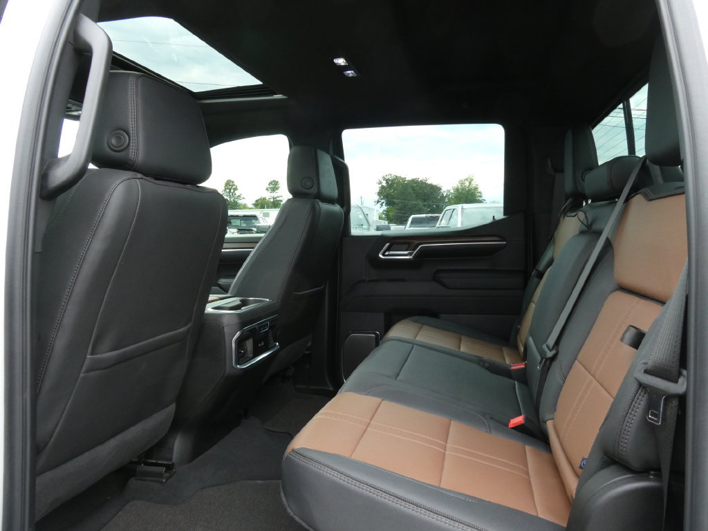 Certified 2025 Chevrolet Silverado 1500 High Country w/ Technology Package AWD/4WD image 18