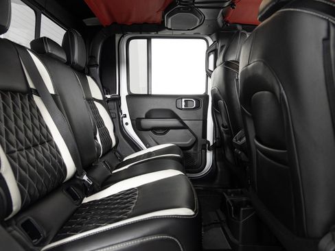 Used 2020 Jeep Gladiator Overland image 22