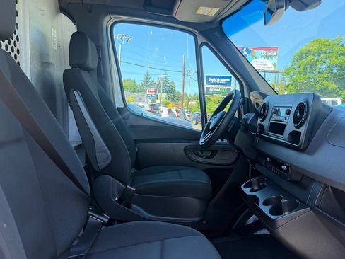 Used 2021 Mercedes-Benz Sprinter 2500 w/ Driver Convenience Package image 15