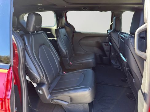 New 2026 Chrysler Pacifica Select image 13