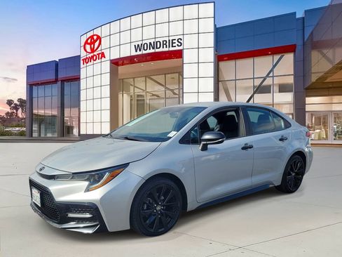 Used 2022 Toyota Corolla SE FWD image 2