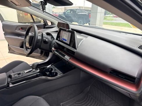 Used 2024 Toyota Prius Prime FWD image 32