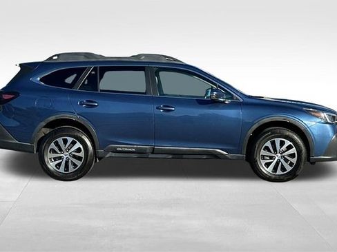 Used 2020 Subaru Outback Premium AWD/4WD image 3
