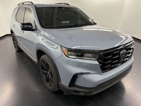 Certified 2025 Honda Pilot Black Edition image 7