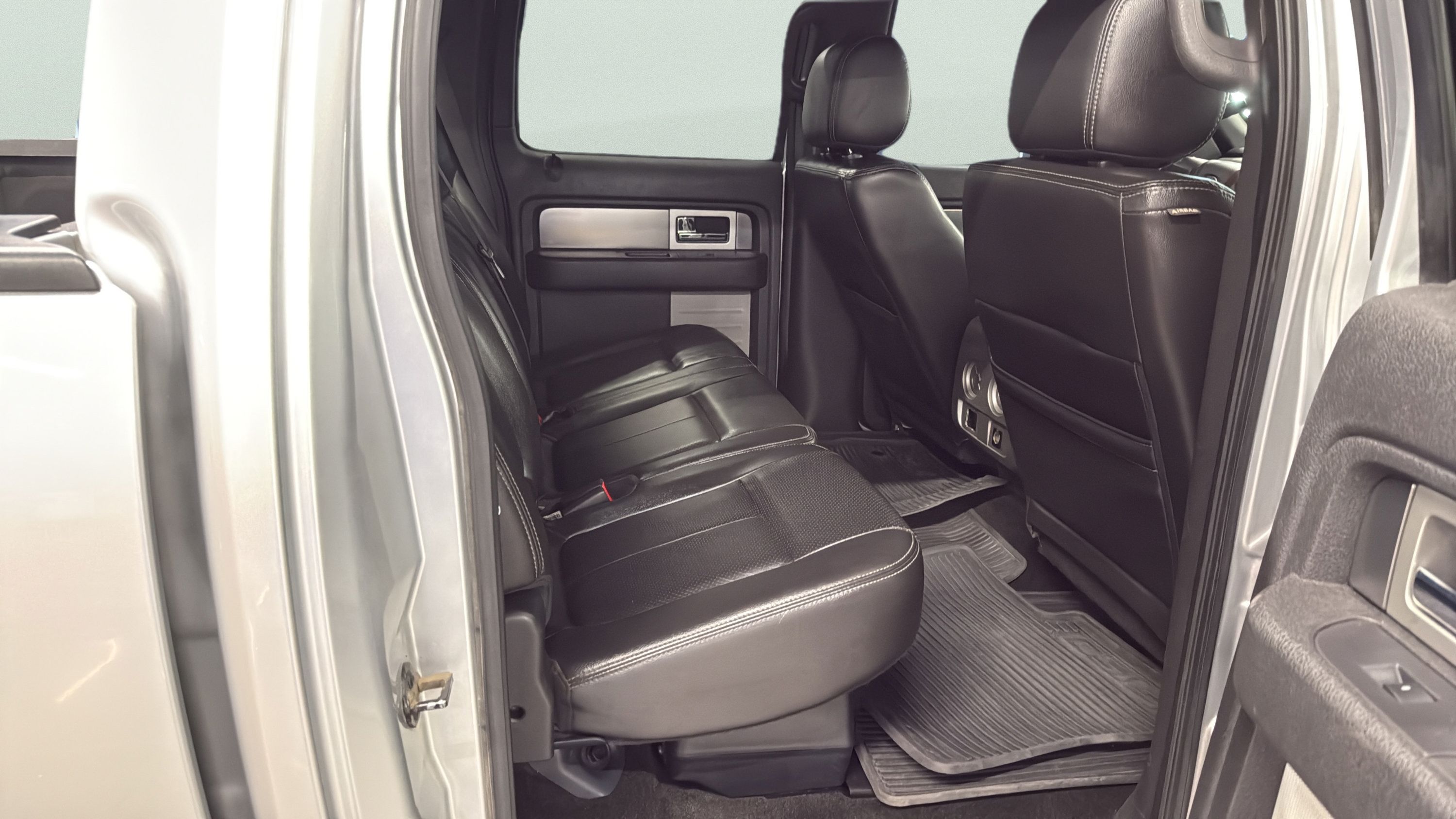 Used 2014 Ford F150 FX4 w/ Equipment Group 402A Luxury AWD/4WD image 16