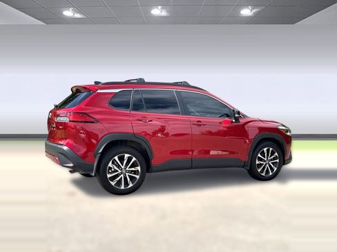 Used 2025 Toyota Corolla Cross XLE w/ Convenience Package FWD image 24